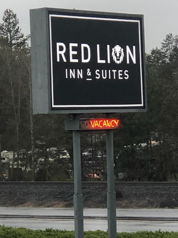 Red Lion Inn and Suites La Pine, Oregon image 1
